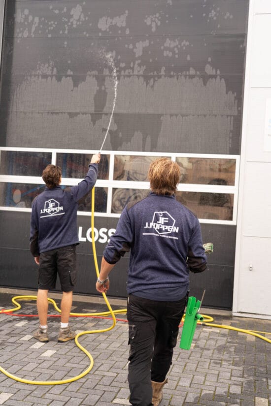 Gevel-, Kozijn- en Terreinreiniging Bedrijfspand Putten 1