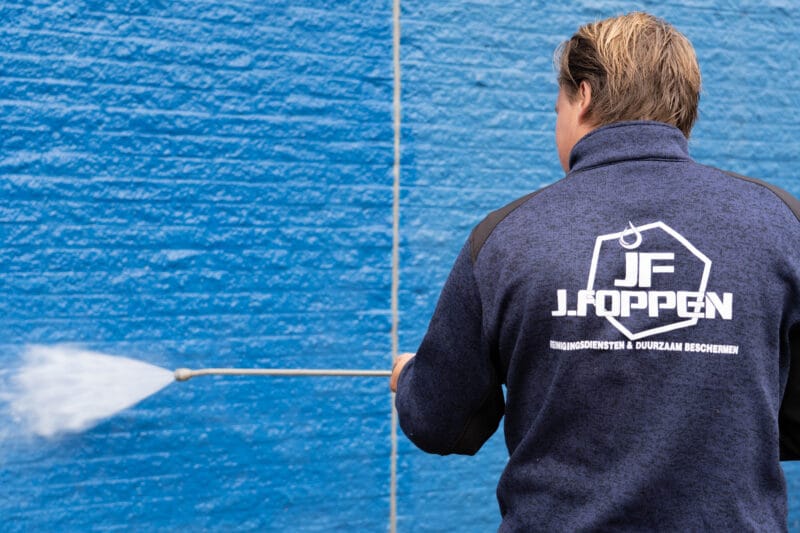 Gevels worden veilig en effectief gereinigd met heet water en juiste druk