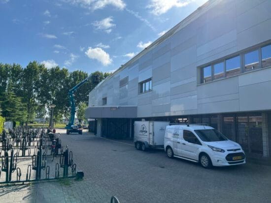 Gevelreiniging & Beschermende Coating Sporthal Almere 1