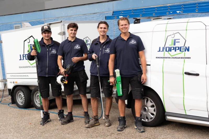 Ons team verzorgt uiteenlopende reinigingsdiensten en duurzame coatings.