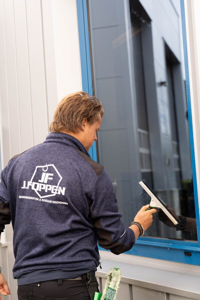 Glasbewassing vanaf de grond zonder ladders, veilig en efficiënt