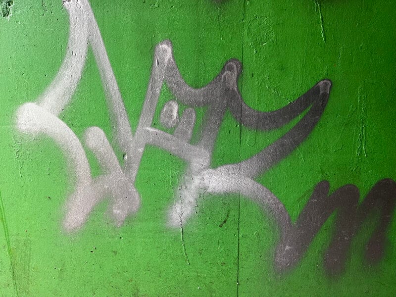 Transparante anti-graffiti coating beschermt de ondergrond