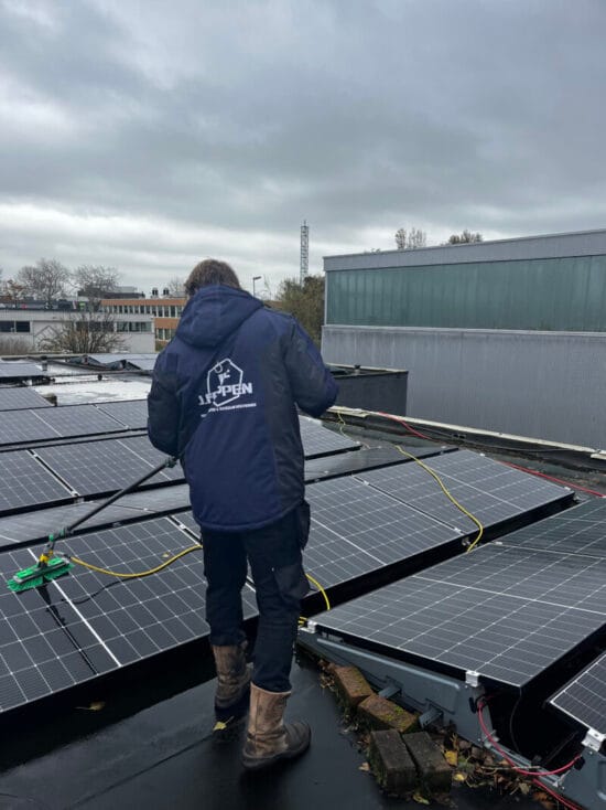 J. Foppen Dienstverlening - Zonnepanelen reinigen